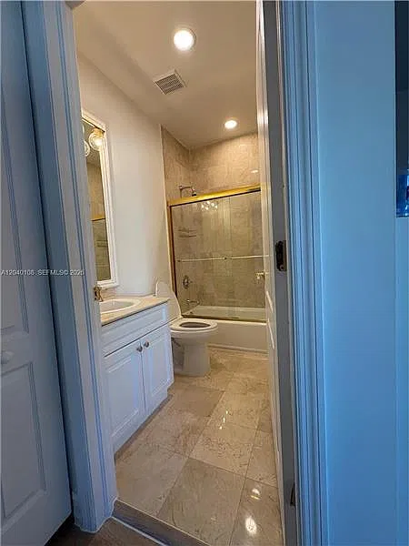18410 NE 30th Ave — Photo 2