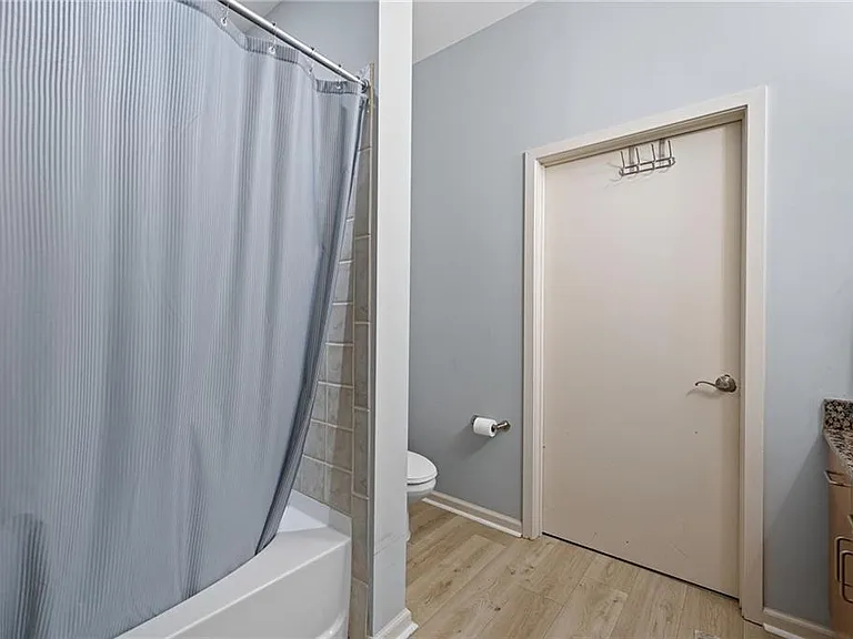 5300 Peachtree Rd #2104 — Photo 11
