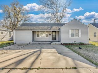 832 S Edgemoor St, Wichita, KS 67218