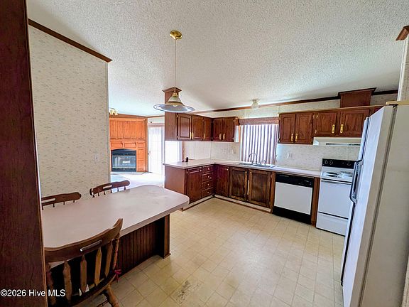 3rd image of 3120 Mobleys Bridge Road