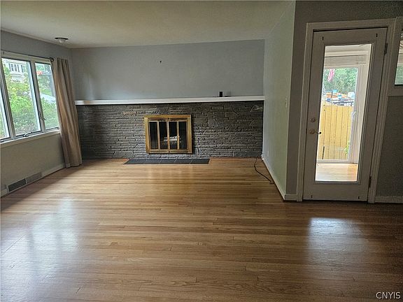 2nd image of 320 Scott Ave