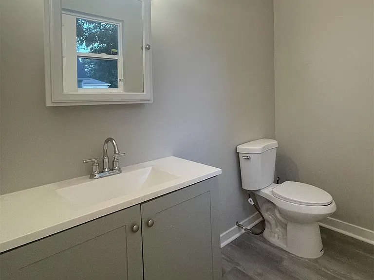 1021 S State Ave — Photo 5