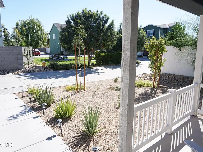 13820 N 7th Way — Photo 2