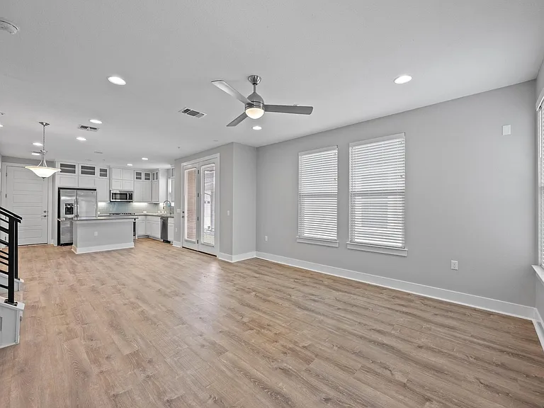 2222 Simond Ave #E — Photo 4