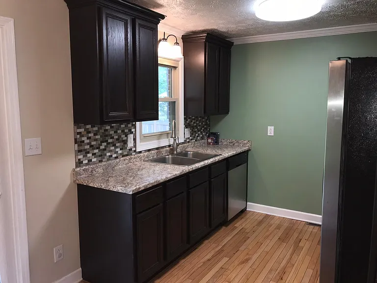 1203 Hales Ct — Photo 9
