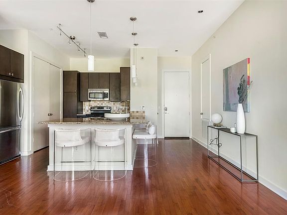 2nd image of 2950 McKinney Ave APT 323
