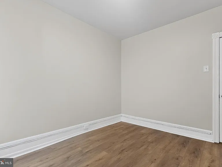 5437 Webster St — Photo 14