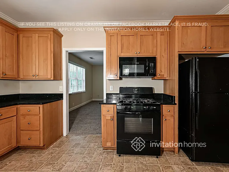 909 Lakeside Ct — Photo 8