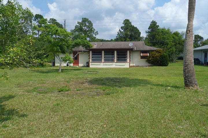 2nd image of 1082 SW Sultan Dr