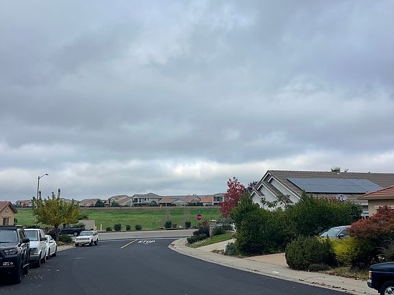 3rd image of 2306 Holly Dr