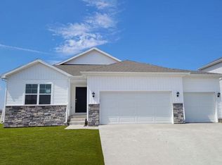 6716 NW 106th St, Johnston, IA 50131