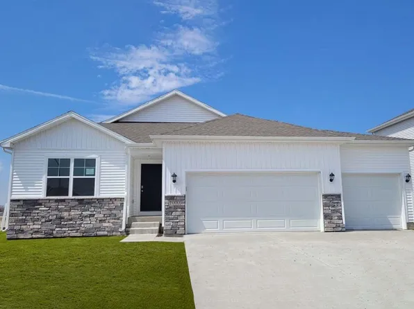 3035 Sweetwater Dr, Des Moines, IA 50320