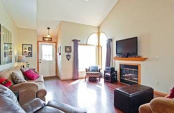 Fireplace, Vaulted Ceilings