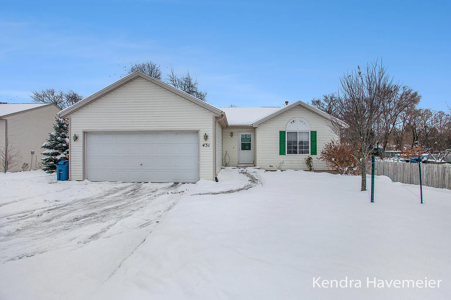 431 Summer Cir SE photo 1