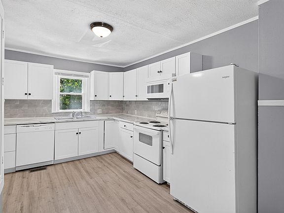 5th image of 210 E Georgia Street
