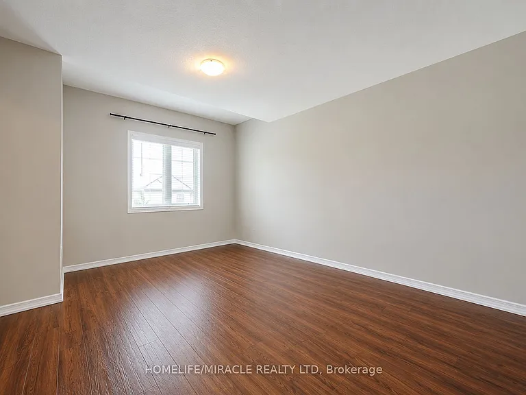 312 Tagge Cres — Photo 6