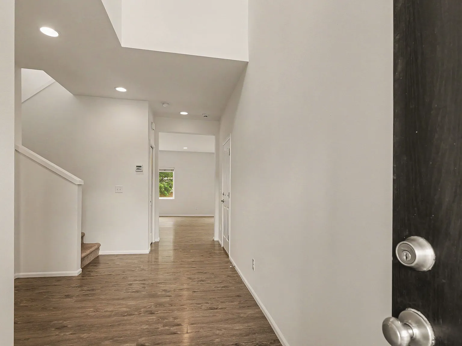 4 bed, 2.5 bath, 2253 sqft, $3,200 — Photo 3