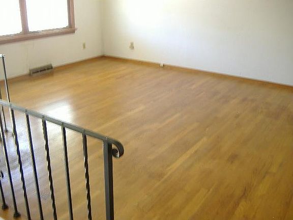 3rd image of 937 Cedarwood Dr
