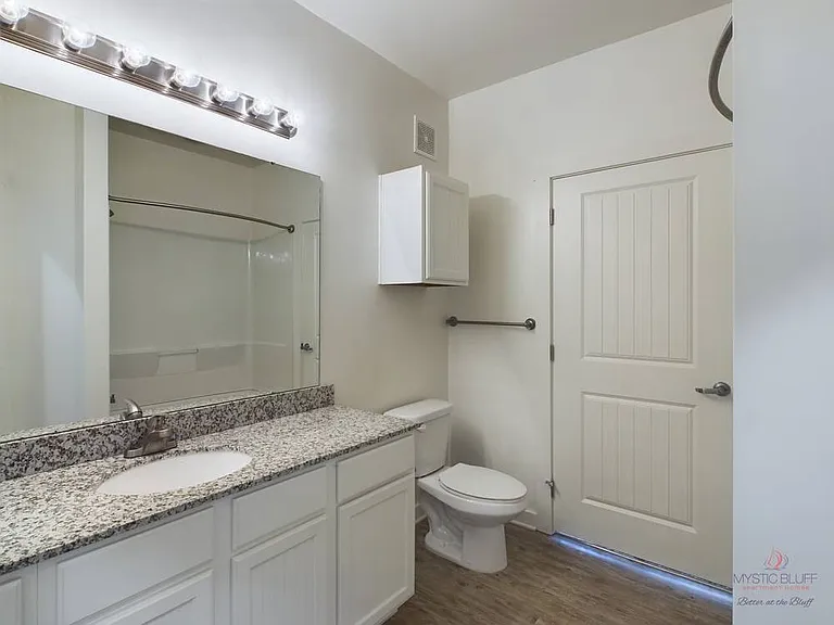 Mystic Bluff Apartments — Photo 113