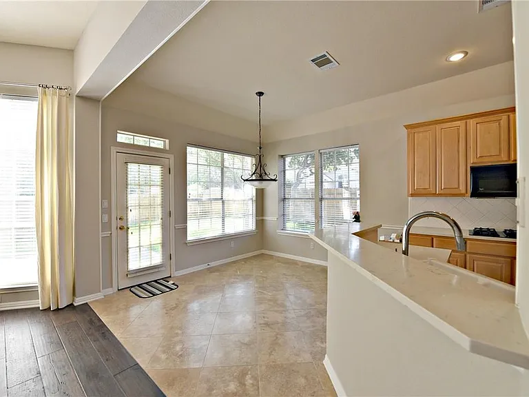 9601 Aire Libre Dr — Photo 7