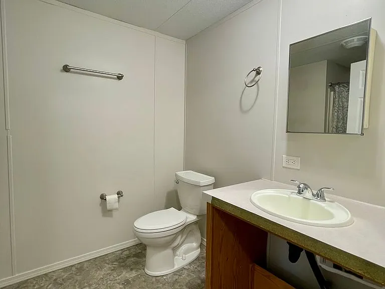 12410 Phillips Ln — Photo 6