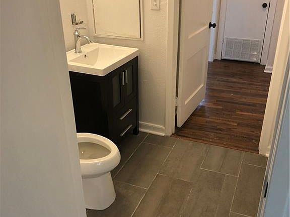 2nd image of 4213 Valentine St