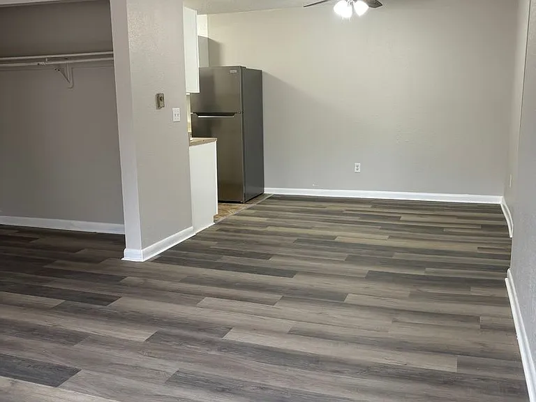 Cedar Crest Apartments — Photo 19