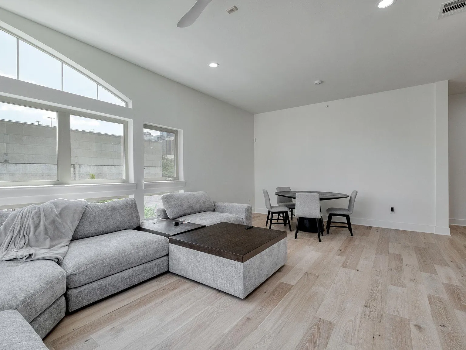 2 bed, 2.0 bath, 1249 sqft, $3,400 — Photo 3