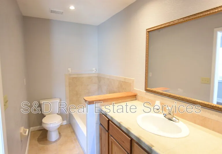 1107 King Ave — Photo 6
