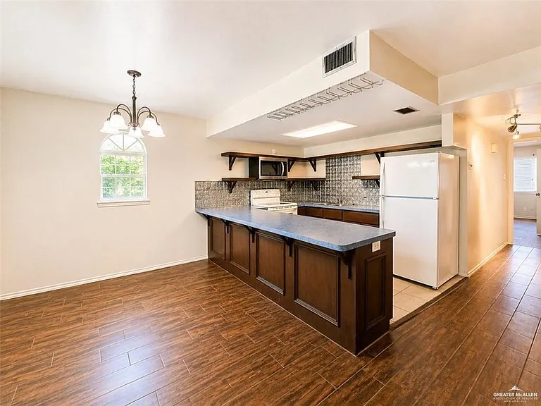 1711 Highland Park Ave — Photo 5