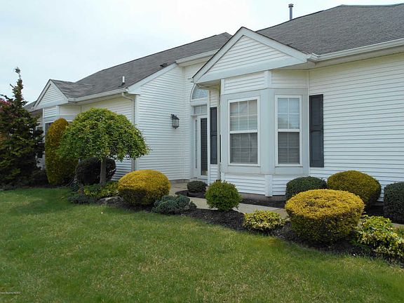 2nd image of 12 Margaux Dr