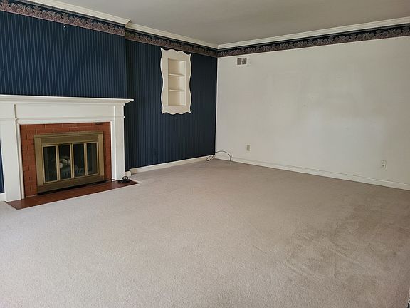 2nd image of 1308 E Hickory St