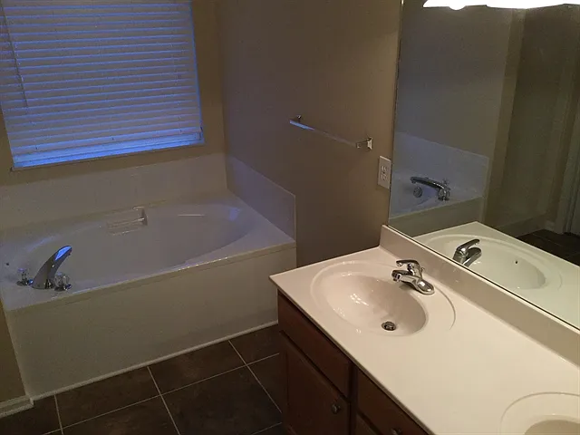 1832 Silver Cloud Ln — Photo 7