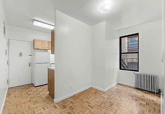 3rd image of 164 Mott St #7R