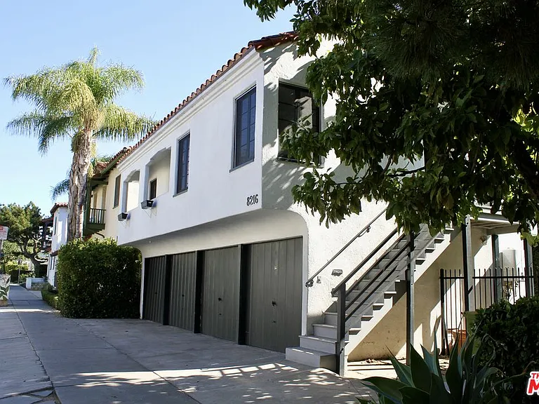 8216 Willoughby Ave — Photo 1