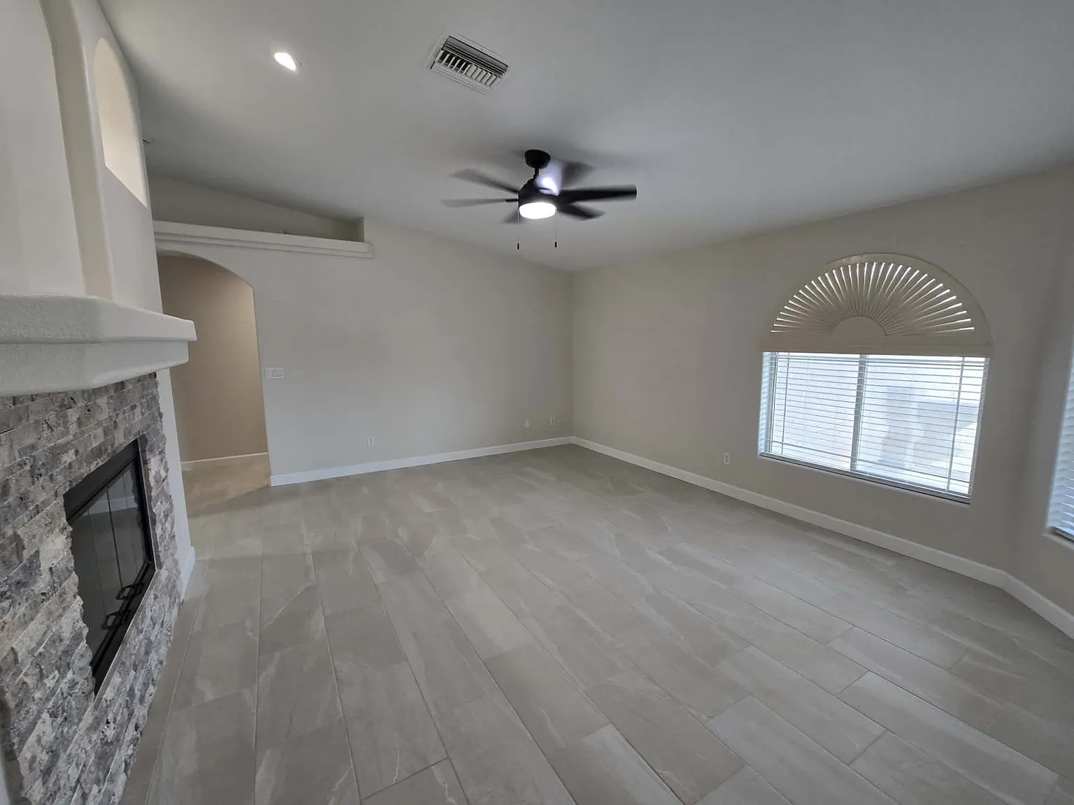 3 bed, 1923 sqft, $2,250 — Photo 4
