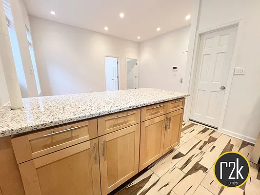 Rented by Realty 2000 Corp | media 7