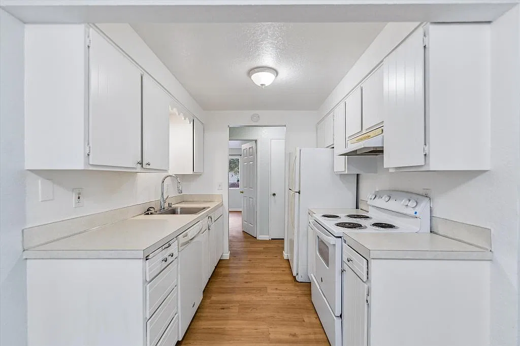 Refreshed & Move-In Ready 2 Bedroom Condo - 2 bedrooms — Photo 4