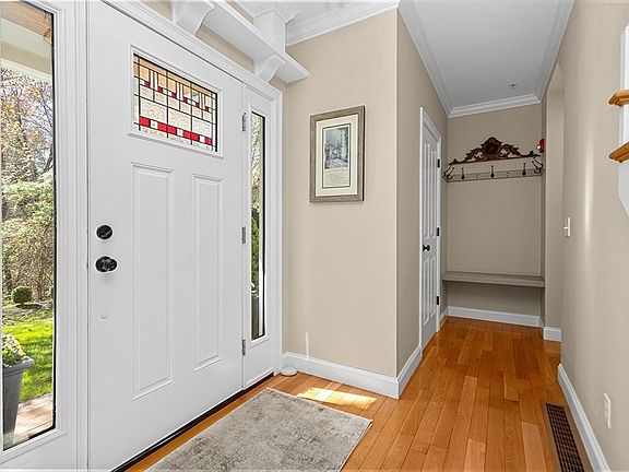 4th image of 9 Thurston Pl