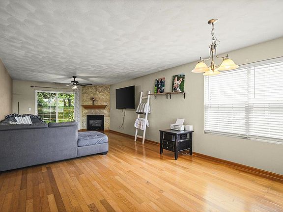 5th image of 7944 Royal Oaks Rd