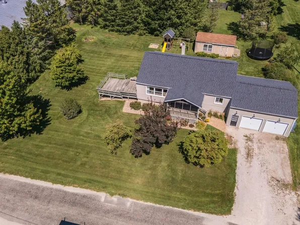 200 E North St, Ellsworth, IL 61737