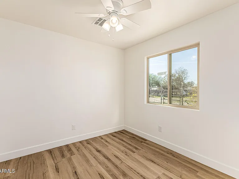 2421 S 221st Ave — Photo 26
