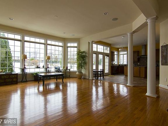 4th image of 43440 Riverpoint Dr