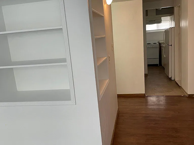 650 NE 42nd St #8 — Photo 15