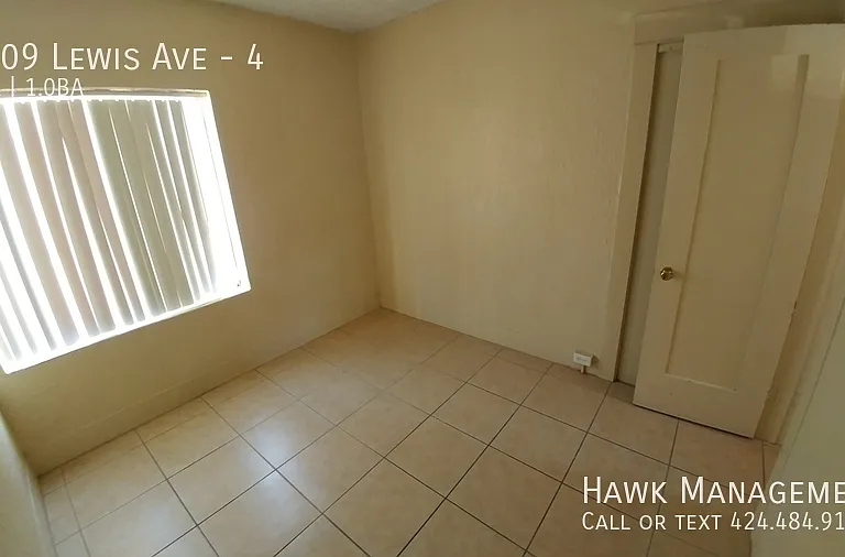 1709 Lewis Ave #4 — Photo 11