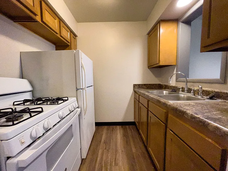 District on Riverside — Photo 29