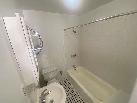 5th image of 354 Parkside Ave #3A