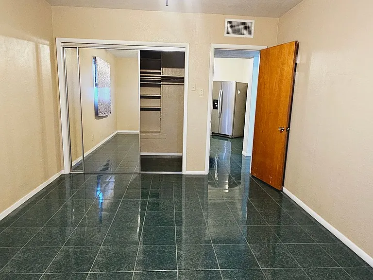 2600 Aurora Ave — Photo 14