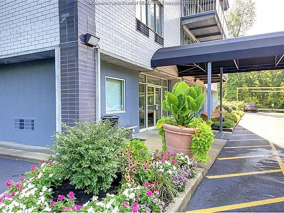 2nd image of 1800 Roundhill Rd APT 707