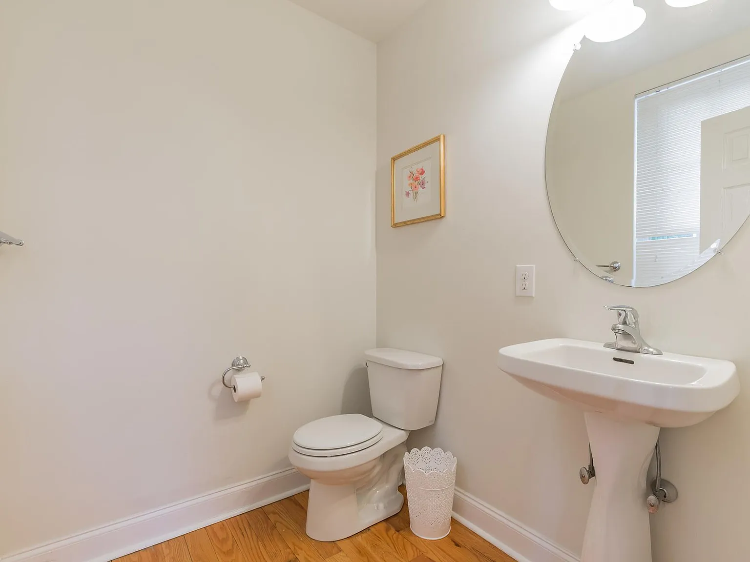 4 bed, 2.5 bath, 2500 sqft, $4,000 — Photo 2